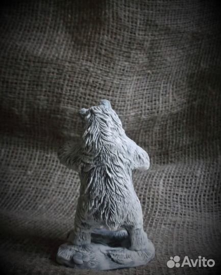 Медведь фигурк из камня
