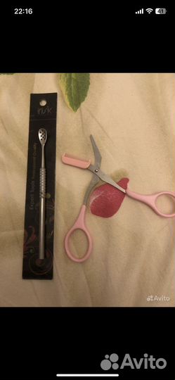 Ножницы для бровей и ложечка