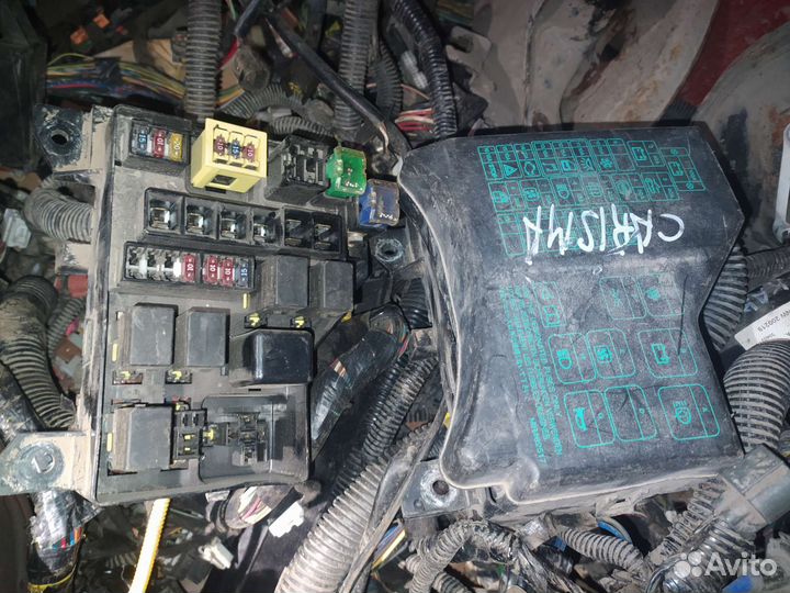 Блок предохранителей Mitsubishi Carisma