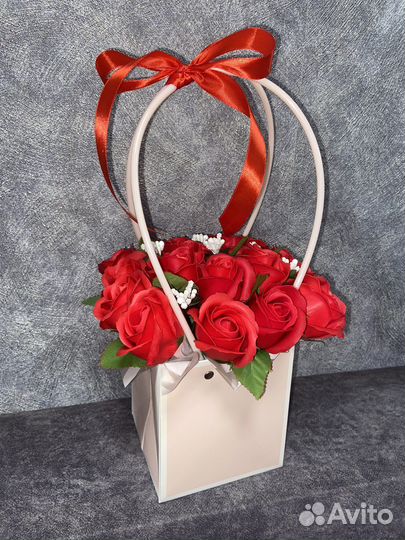 Розы красные