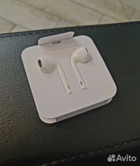 Наушники EarPods Lightning Apple