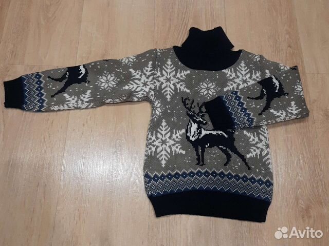 Свитер с оленями детский