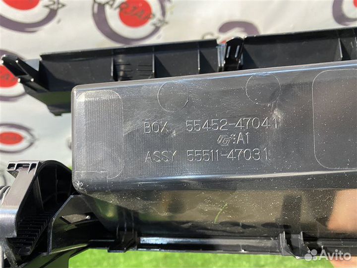 Бардачок (чёрный) (13) Toyota Prius ZVW30 2ZR-FXE