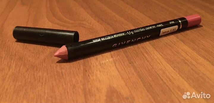 Givenchy Водостойкий карандаш