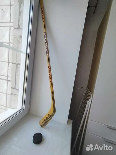 Хоккейная клюшка Pioneer и шайба