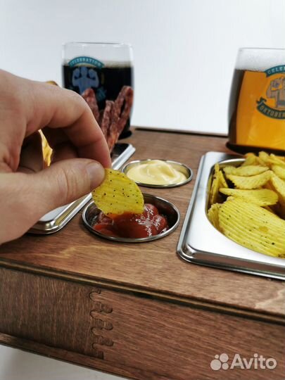 Пивница. Поднос для пива. Пивной столик