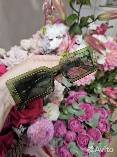 Солнцезащитные очки зелёные пластик
