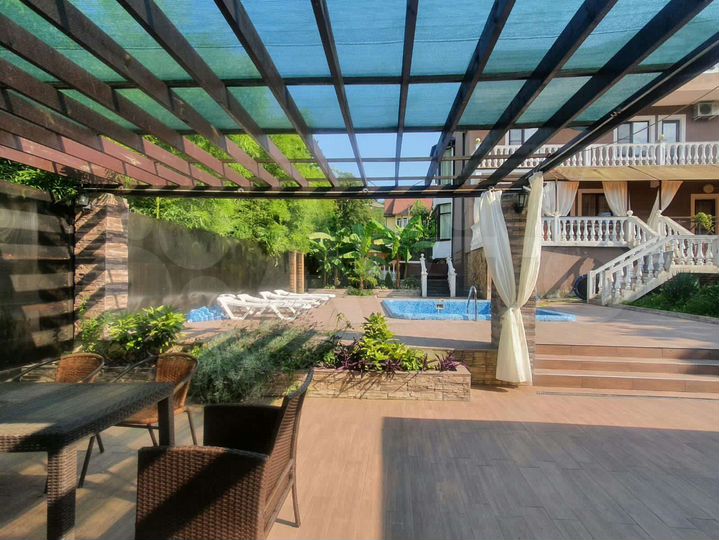 Дом 608 м² на участке 9 сот.