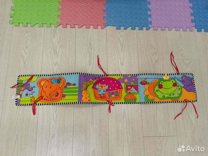 Книжка- игрушка/ бортик кроватки Tiny Love