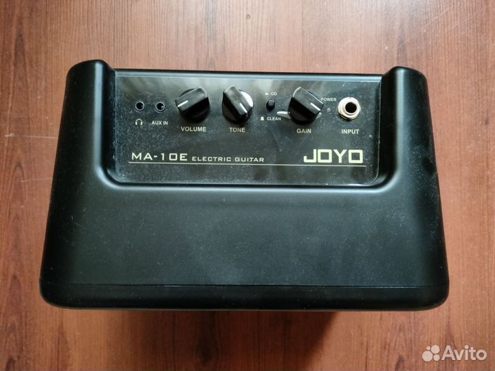 Гитарный комбоусилитель