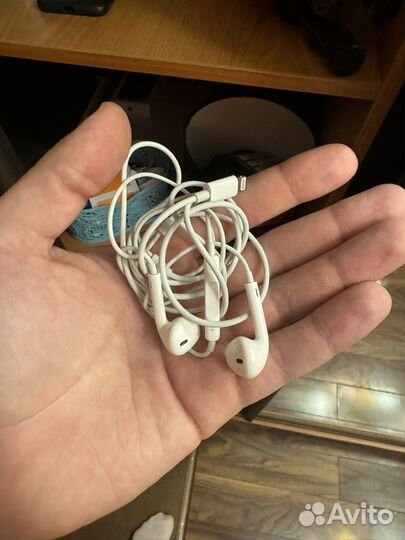 Наушники apple