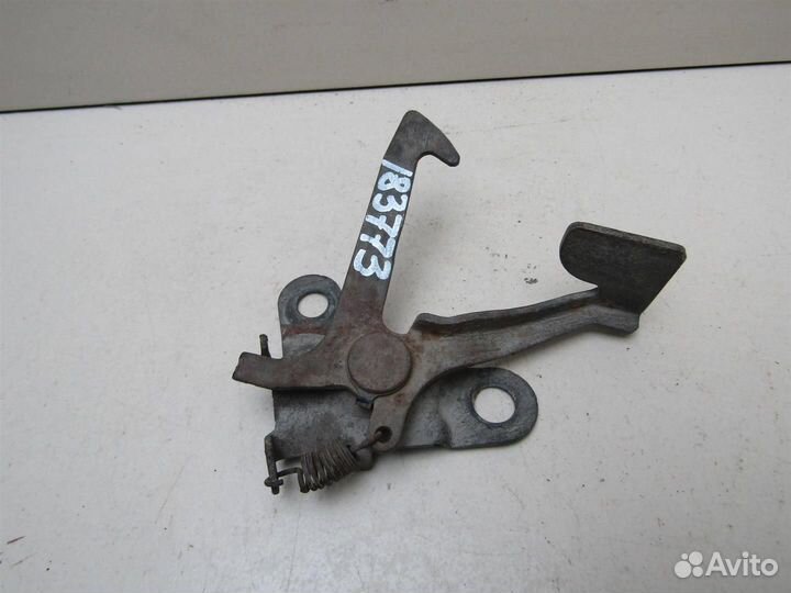 Крючок капота Toyota Land Cruiser (100) 1998-2007