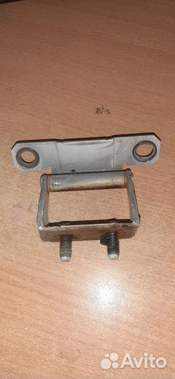 Петля двери багажника 90400WA010 Nissan Wingroad