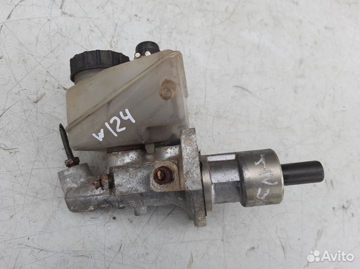 Главный тормозной цилиндр Мерседес 124