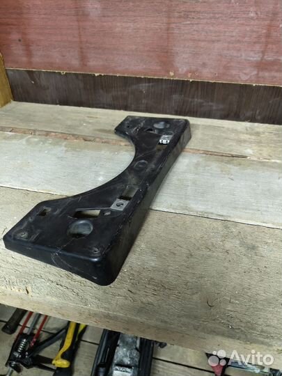 Подиум площадка гос номера Тойота Приус 20