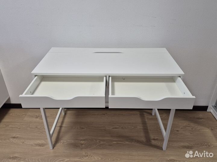 Письменный стол