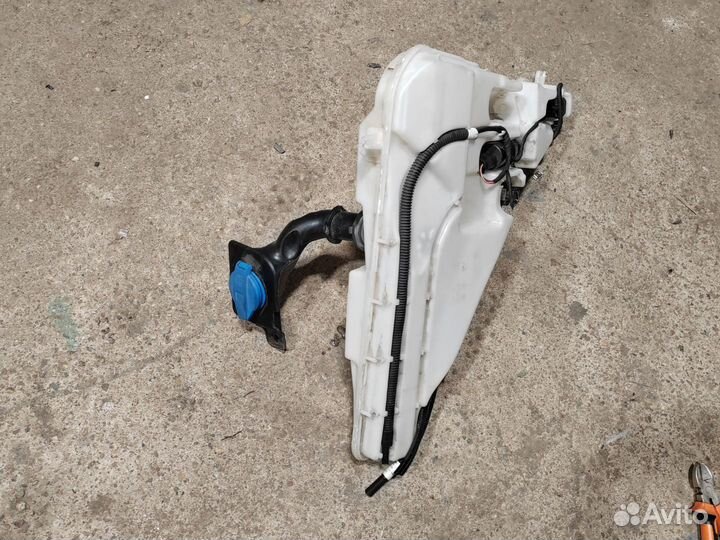 Бачок омывателя Volkswagen Touareg 3 2019