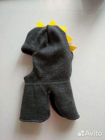 Шапка-шлем динозавр