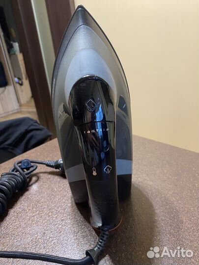 Продам утюг Bork i604