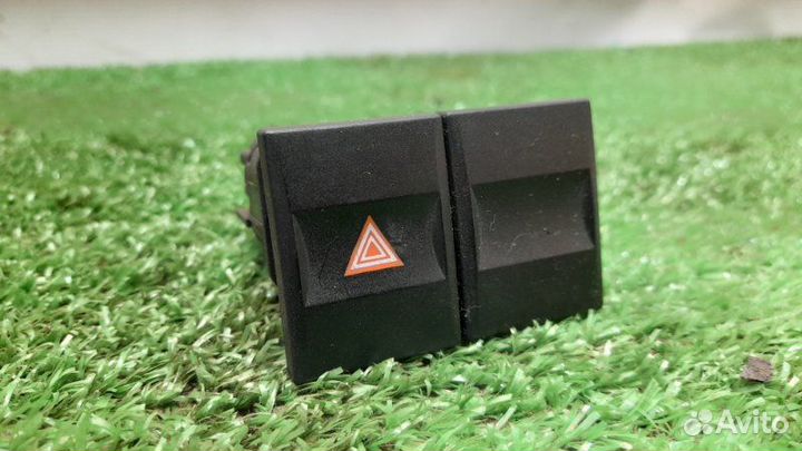 Кнопка аварийной сигнализации Ford Mondeo 3 2.0L