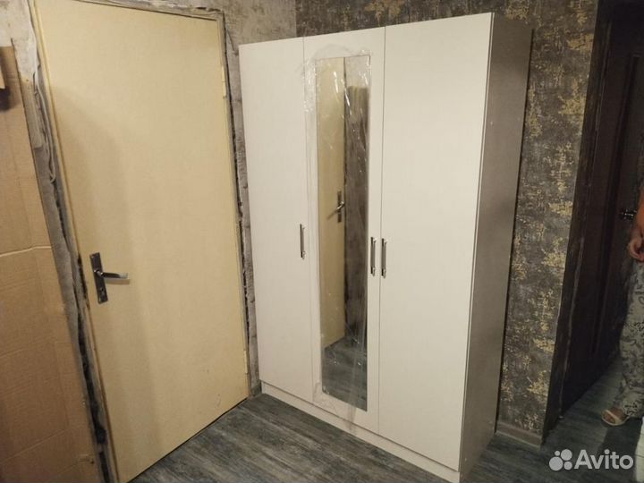 Шкаф распашной