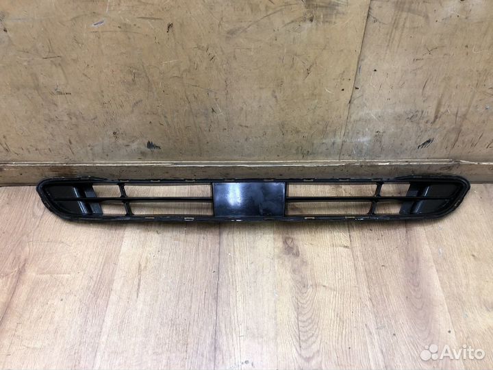 Решётка в бампер центральная Hyundai Grand Santa F