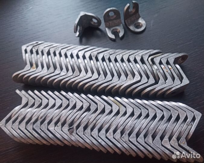 Детали шкафа уголки и болты