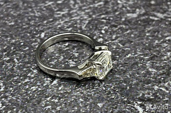 Золотое кольцо с бриллиантами