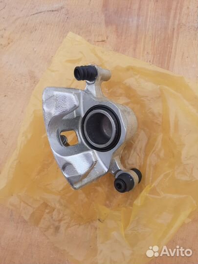 Тормозной суппорт Hyundai перед левый 5818025A00