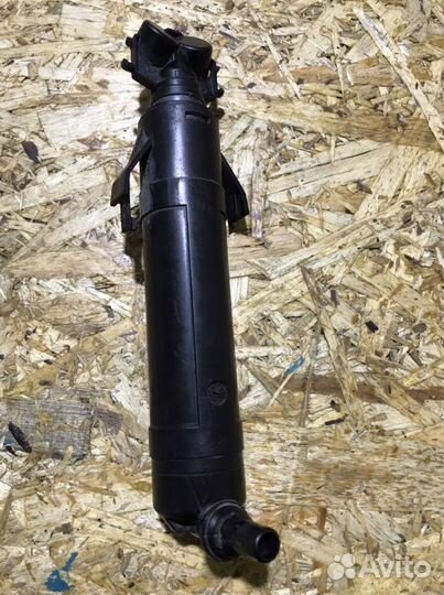 Форсунка омывателя левой фары Passat B7