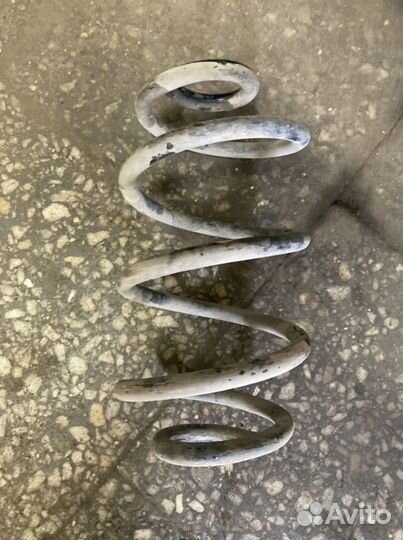 Пружина на Ниссан Ноте