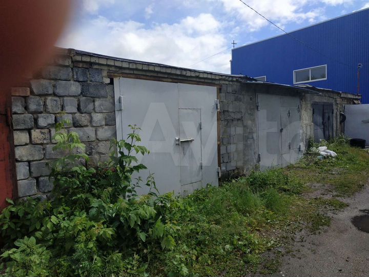 Гараж, > 30 м²