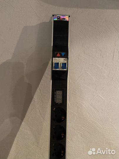 Вертикальный блок розеток REM R-32-10S