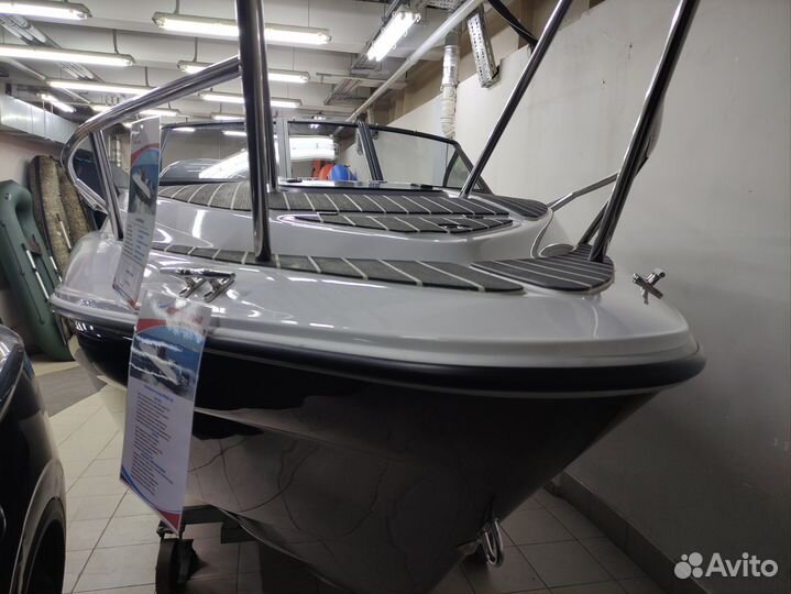 Катер Phoenix 560