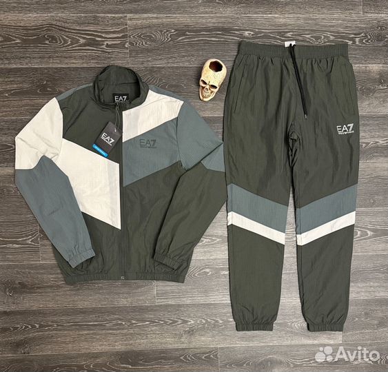 Спортивный костюм EA7