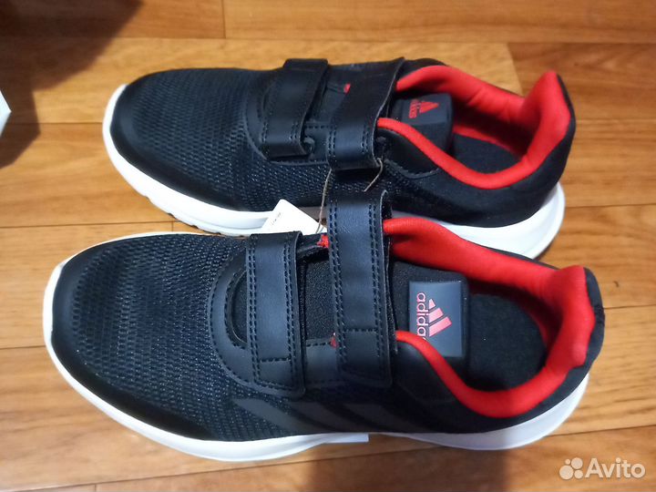 Кроссовки Adidas новые