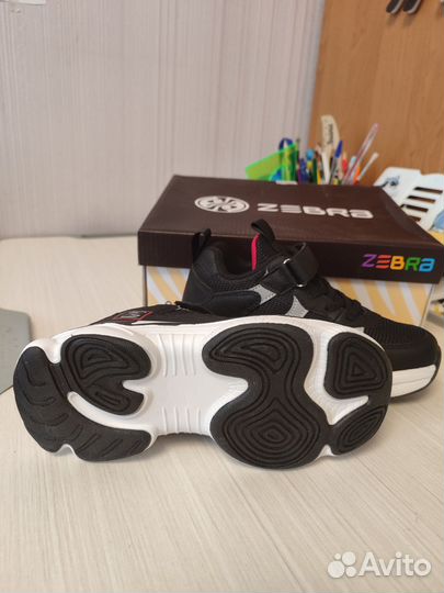 Кроссовки Zebra 31 размер новые