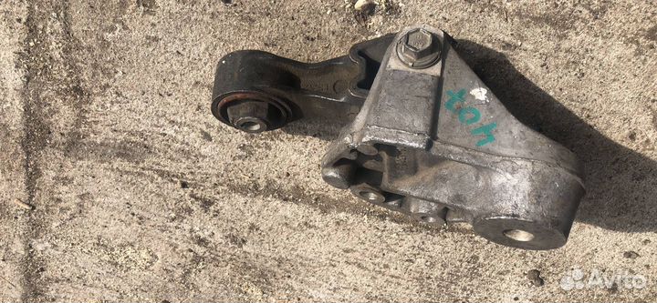 Кронштейн двигателя Peugeot 407 2005