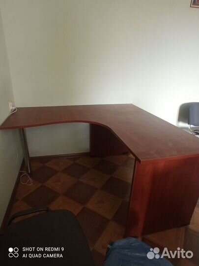 Угловой письменный стол