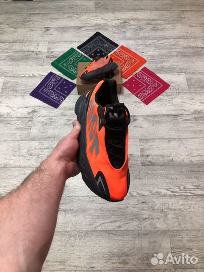 Кроссовки Adidas yeezy 700 mnvn