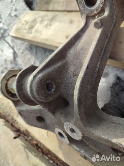 Кронштейн подрамника Vag