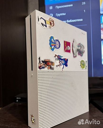 Xbox one s 2 геймпада 1tb