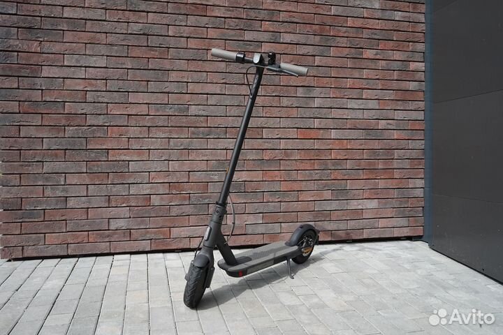 Электросамокат Xiaomi Mi Electric Scooter 1S