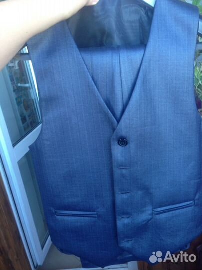 Костюм тройка