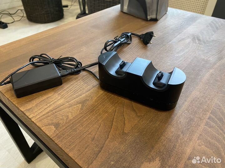 Зарядная станция для геймпадов PS4 оригинал