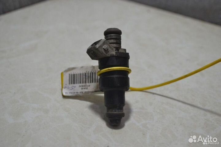 Форсунка топливная Audi 100 C4