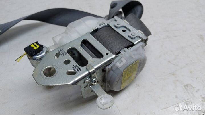 Ремень безопасности передний правый Toyota Corolla