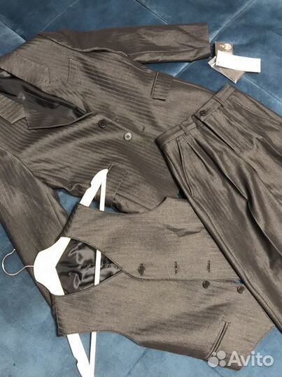 Костюм тройка