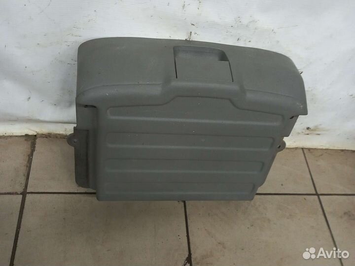 Бардачок, органайзер салона под сиденьем Реззо