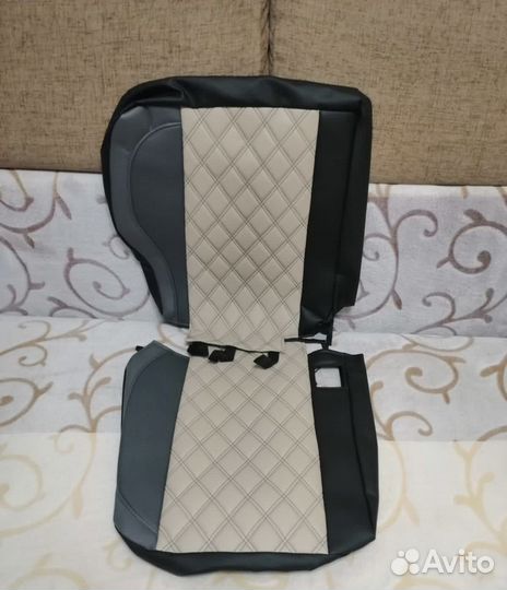 Автомобильные чехлы из экокожи на Toyota RAV4